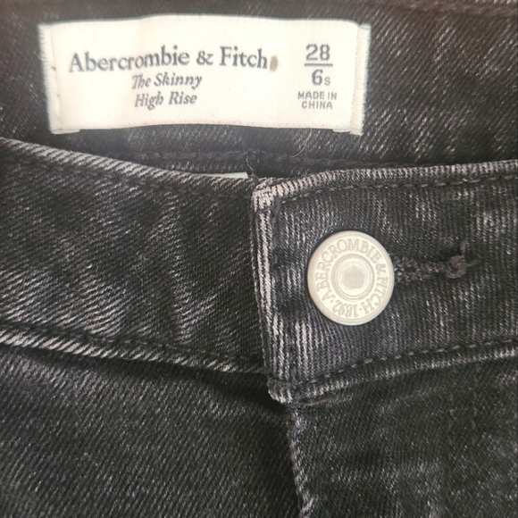 EUC Abercrombie & Fitch The Skinny High Rise In Black, Size 6/28 - Picture 6 of 9